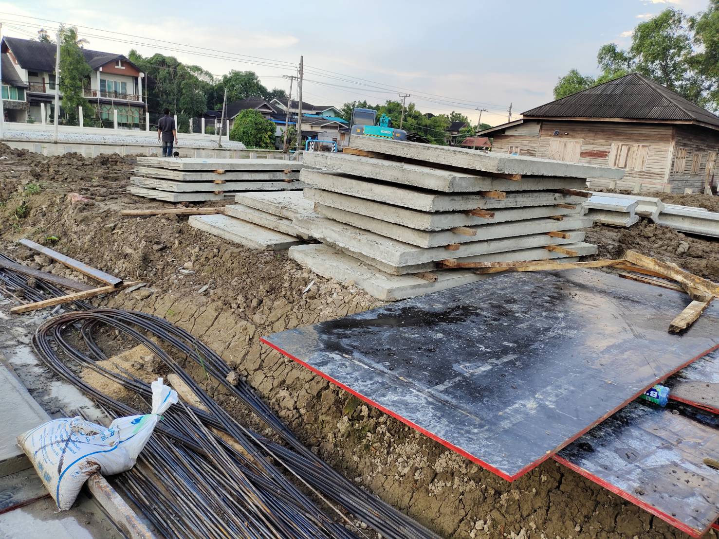การติดตั้งแผ่นเสียบกำแพงกันดิน ลึก 1.5 เมตร ซอยบางกร่าง นนทบุรี