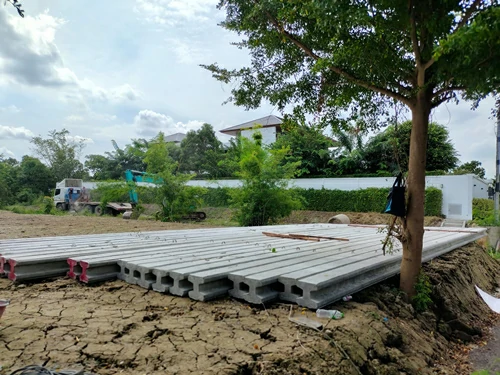 การลำเลียงเสาเข็มไอ I-Shape Micropile ความยาว 10 เมตร สำหรับงานเขื่อนกันดิน