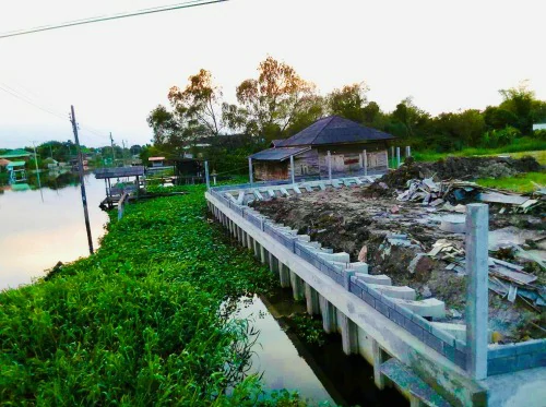 ภาพมุมสูง โครงสร้างกำแพงกันดินเสริมสเตย์ ซอยไทรม้า